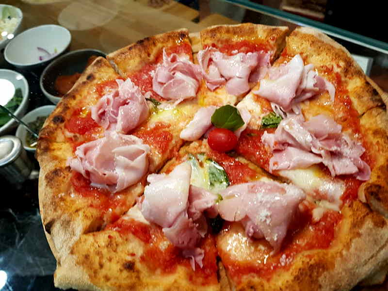 Üailló Pizza Lab Sevilla. Detapasconchencho