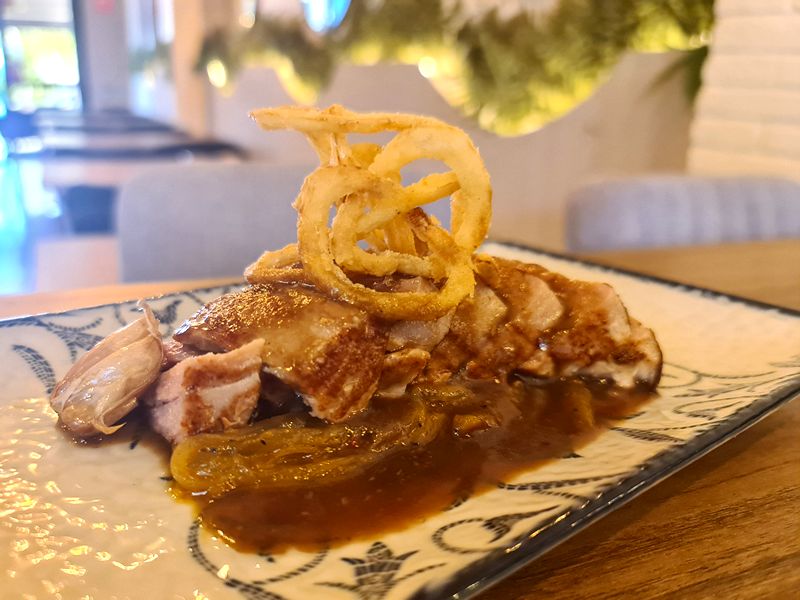Umami Gastrobar & Brunch. Detapasconchencho
